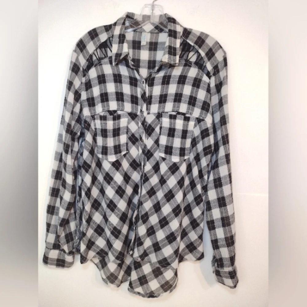 Free People women's long sleeve black/white plaid shirt size (S)